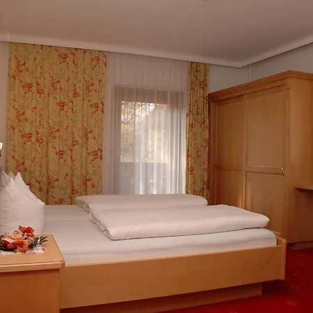 Penzion Hotel-garni Almhof 3*