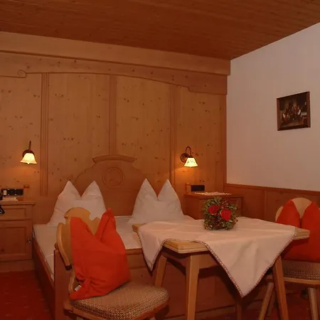 ゲストハウス Hotel-garni Almhof マイヤーホーフェン