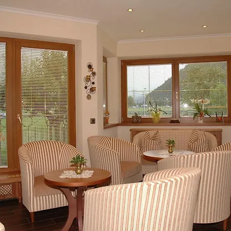 Hotel-garni Almhof Mayrhofen